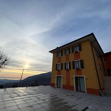 Hotel Belvedere Spiazzi Di Caprino Exteriör bild