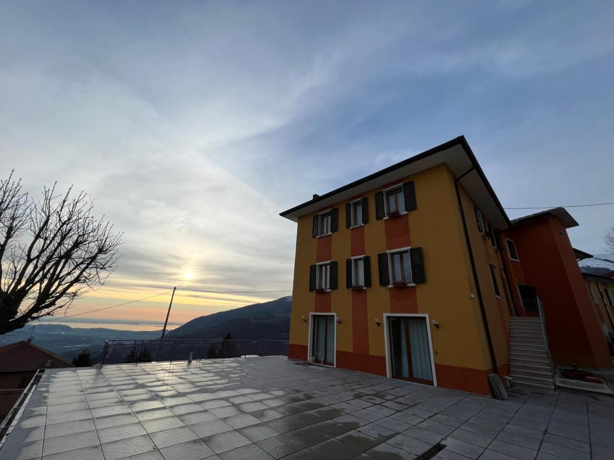 Hotel Belvedere Spiazzi Di Caprino Exteriör bild