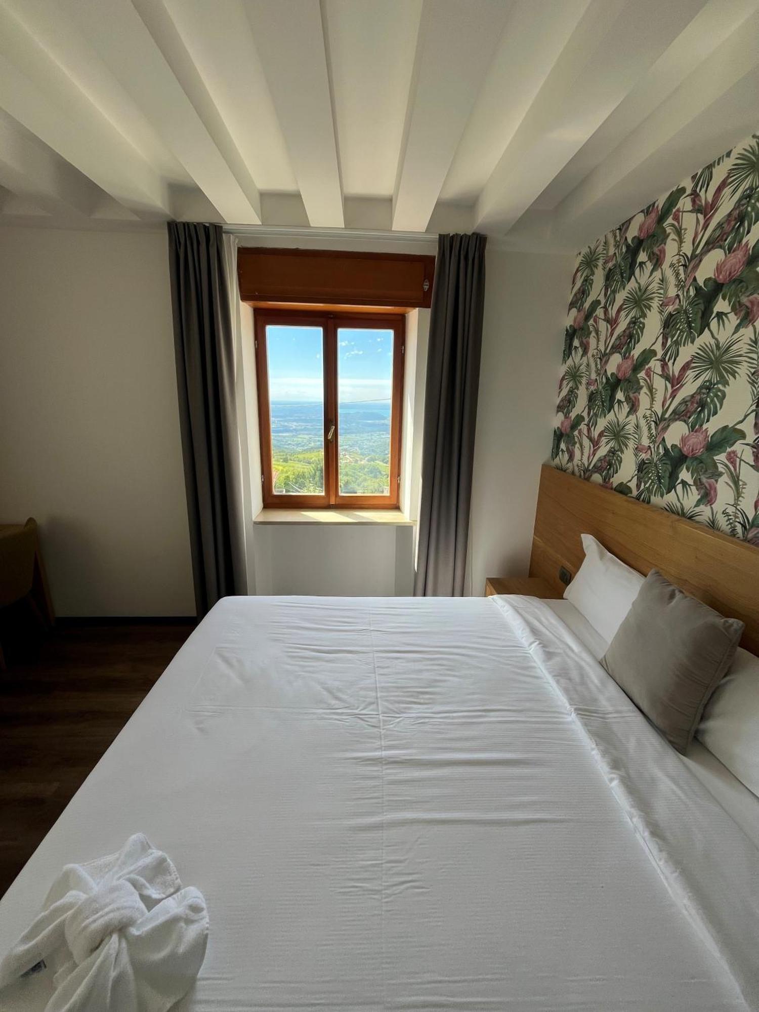 Hotel Belvedere Spiazzi Di Caprino Exteriör bild